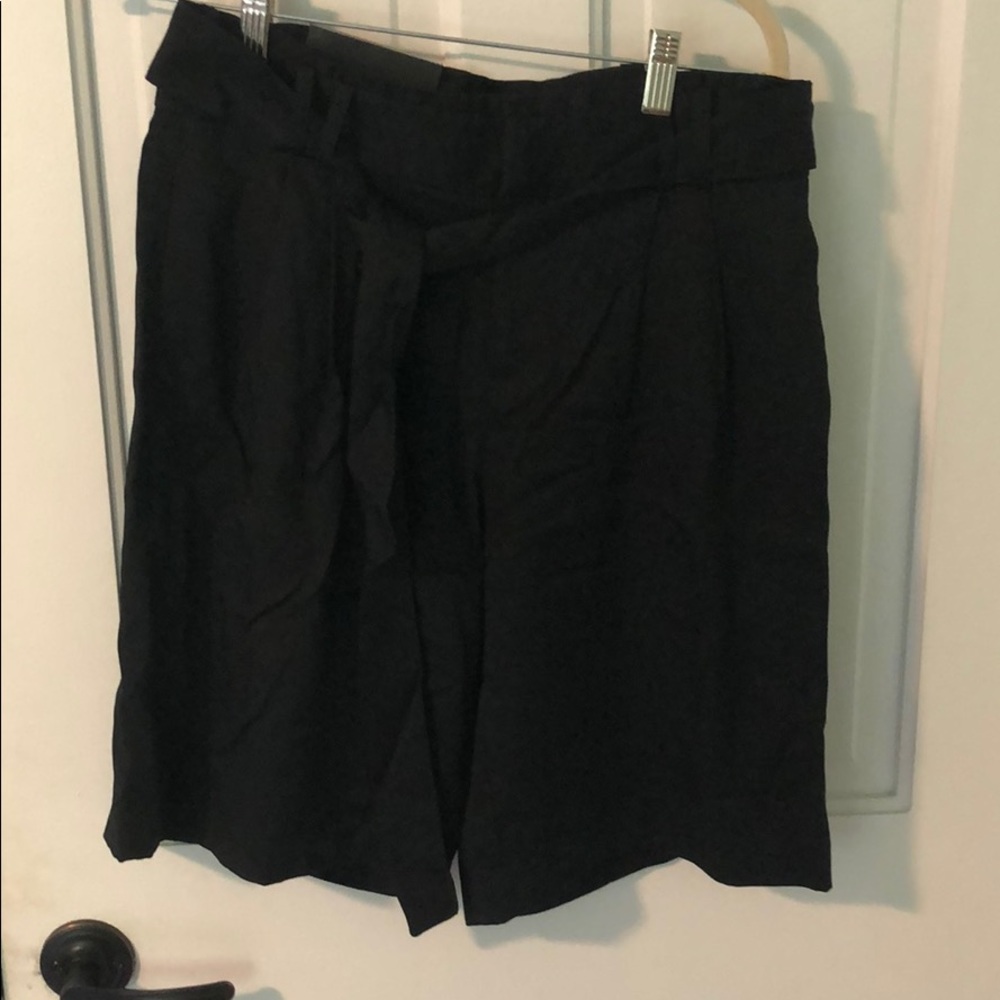 Banana Republic 10.5” Avery Shorts